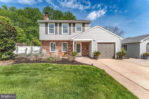 30 Hawthorne Rd, Sicklerville, NJ 08081