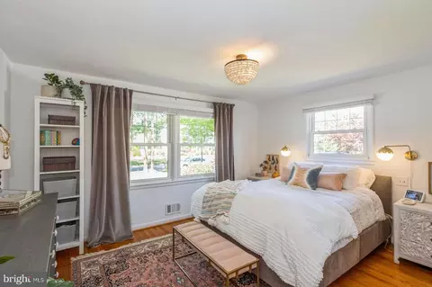 Bedroom - 829 Cedar Ave, Haddonfield, NJ 08033 photo 4 of 7