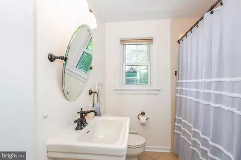 Bath - 829 Cedar Ave, Haddonfield, NJ 08033 photo 2 of 4