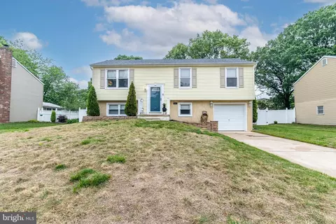 8367 Crofton Ln, Pennsauken, NJ 08109