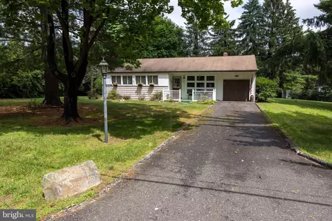 30 Summit Ave, Berlin, NJ 08009