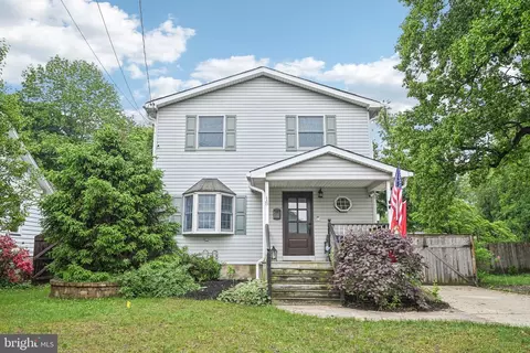 18 Union Ave, Stratford, NJ 08084