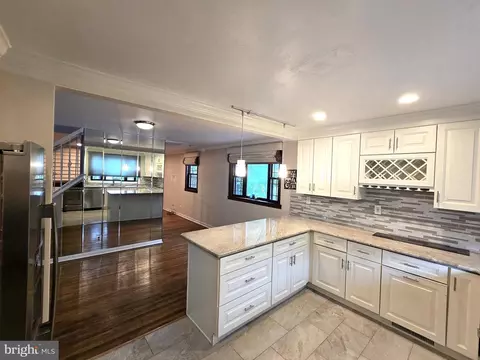 102 Suburban Ter, Stratford, NJ 08084