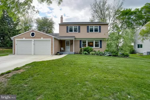 14 Blue Bell Dr, Cherry Hill, NJ 08002