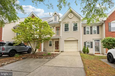 40 La Costa Dr, Blackwood, NJ 08012
