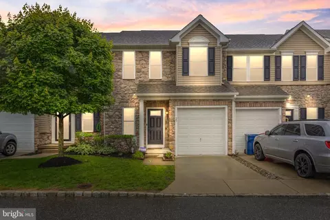 25 Franklin Cir, Somerdale, NJ 08083