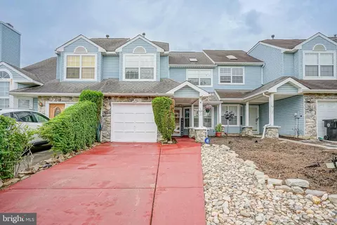 16 Park Side Dr, Sicklerville, NJ 08081