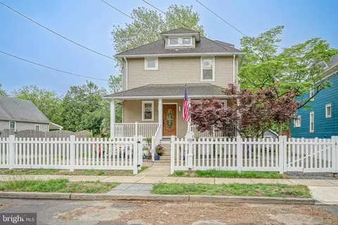 309 Trenton Ave, Laurel Springs, NJ 08021
