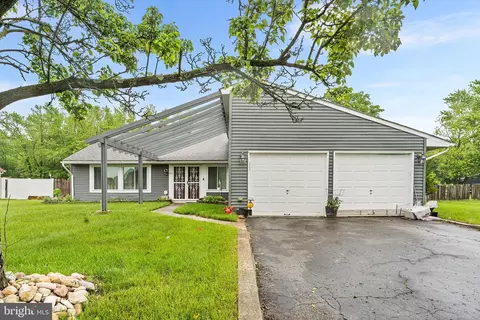 145 Arbor Meadow Dr, Sicklerville, NJ 08081