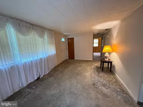 Living - 21 Elm Ave, Clementon, NJ 08021 photo 1 of 2