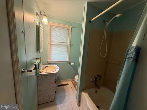 Bath - 21 Elm Ave, Clementon, NJ 08021 photo 1 of 1
