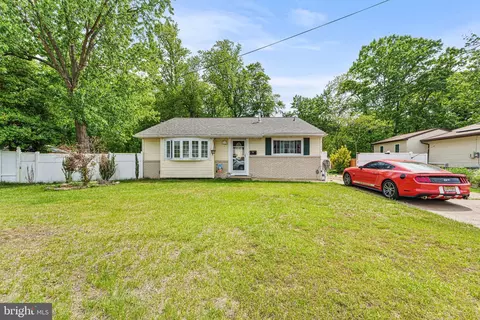 30 San Diego Dr, Magnolia, NJ 08049