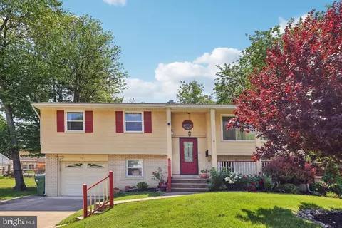 11 Knollwood Dr, Cherry Hill, NJ 08002