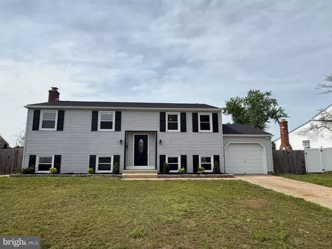 6 Spring Hill Dr, Clementon, NJ 08021