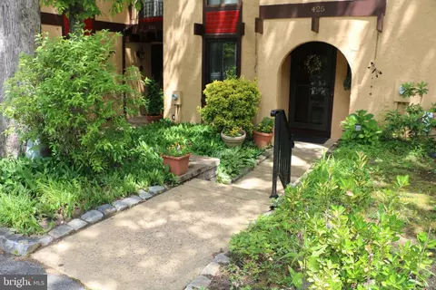 425 Sonora Ln, Sicklerville, NJ 08081