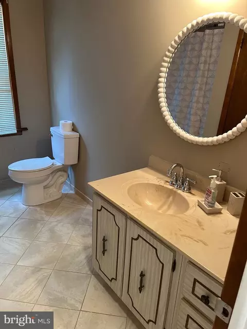 Bath - 125 Elm Ave, Lindenwold, NJ 08021 photo 1 of 2