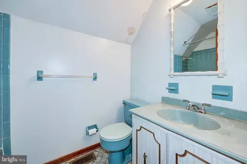 Bath - 125 Elm Ave, Lindenwold, NJ 08021 photo 2 of 2