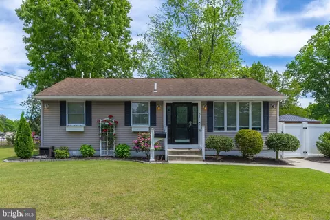 31 Hill Dr, Pine Hill, NJ 08021