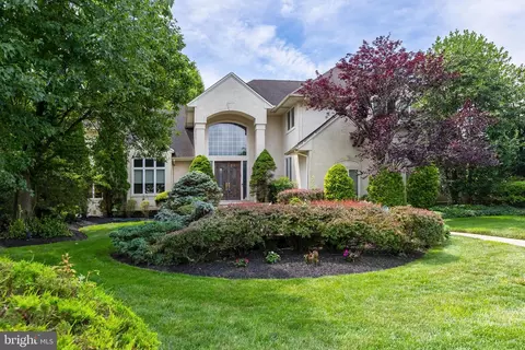 7 Cameo Ct, Cherry Hill, NJ 08003