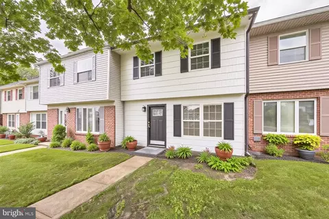 35 Vernon Ct, Sicklerville, NJ 08081