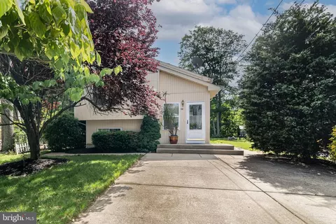 50 W Woodburn Ave, Pine Hill, NJ 08021