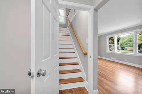 Entry Way - 819 Evesham Rd, Glendora, NJ 08029 photo 3 of 4