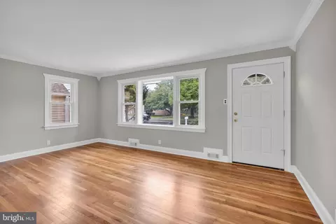 Living - 819 Evesham Rd, Glendora, NJ 08029 photo 1 of 2
