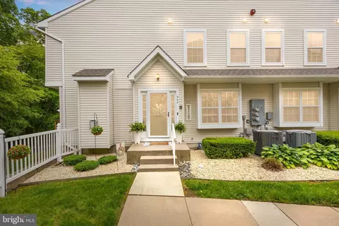 904 Tanglewood Dr, Sicklerville, NJ 08081