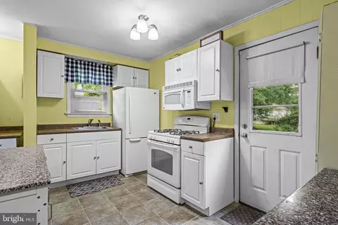 Kitchen - 117 2nd Ave, Lindenwold, NJ 08021 photo 1 of 2