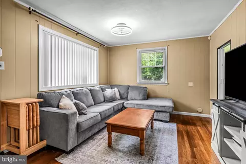Living - 117 2nd Ave, Lindenwold, NJ 08021 photo 1 of 2