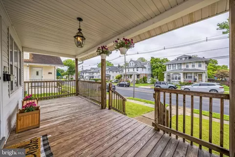 Exterior - 122 E Pine St, Audubon, NJ 08106 photo 3 of 5