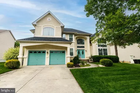 5 Canyon Dr, Berlin, NJ 08009