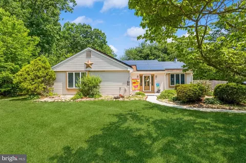 27 Deb Lynn Dr, Sicklerville, NJ 08081
