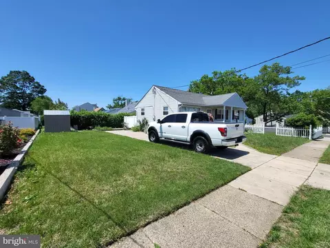 302 N Albertson Ave, Magnolia, NJ 08049