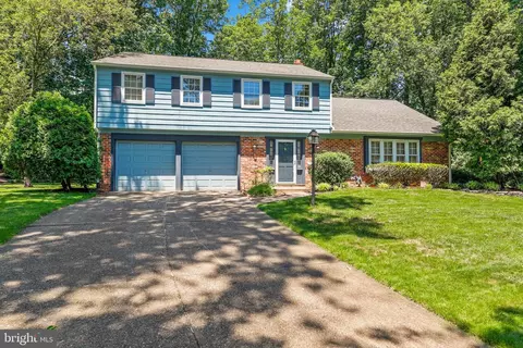 202 Horse Shoe Ct, Cherry Hill, NJ 08034