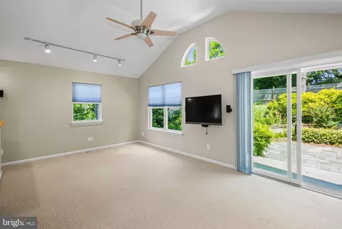 35 San Diego Dr, Magnolia, NJ 08049