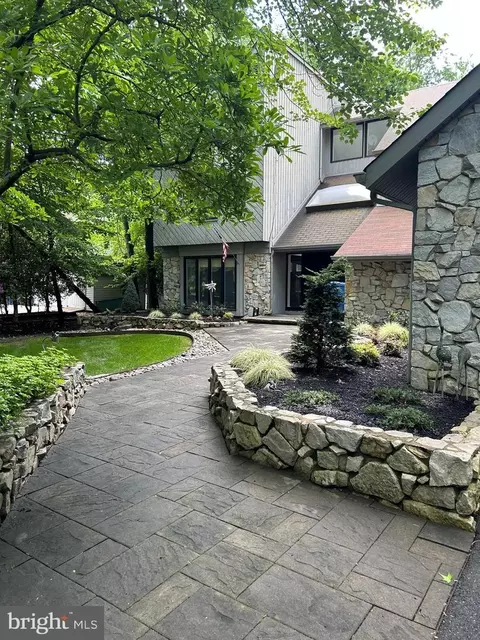 32 Southwood Dr, Cherry Hill, NJ 08003
