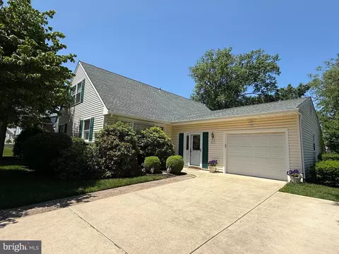 419 Saratoga Dr, Cherry Hill, NJ 08002