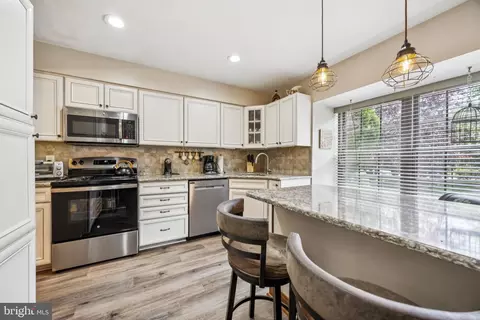 4 Crofton Cmns, Cherry Hill, NJ 08034