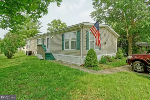 70 Hazeltop Dr, Sicklerville, NJ 08081