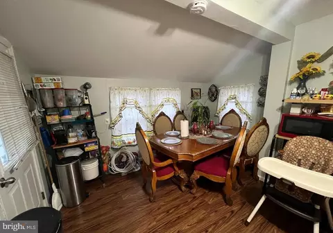 Entry Way - 911 Laurel Rd, Lindenwold, NJ 08021 photo 2 of 4