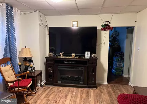 Entry Way - 911 Laurel Rd, Lindenwold, NJ 08021 photo 3 of 4
