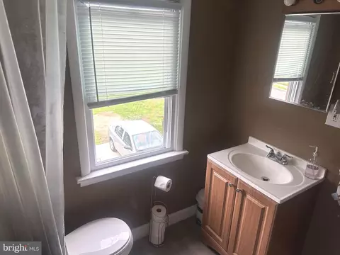 Bath - 911 Laurel Rd, Lindenwold, NJ 08021 photo 2 of 2