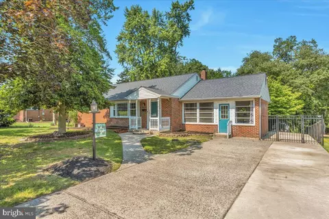 118 Paradise Dr, Voorhees, NJ 08043