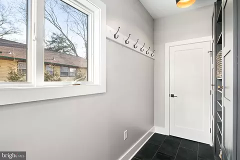 Entry Way - 810 Cedar Ave, Haddonfield, NJ 08033 photo 4 of 5