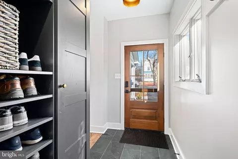 Entry Way - 810 Cedar Ave, Haddonfield, NJ 08033 photo 3 of 5