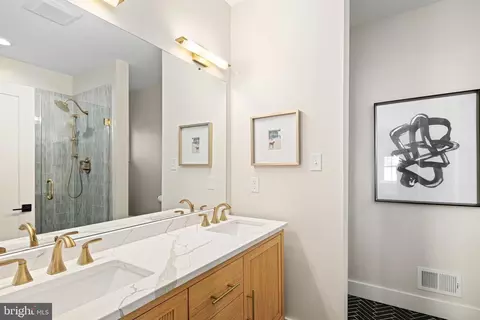Bath - 810 Cedar Ave, Haddonfield, NJ 08033 photo 3 of 6