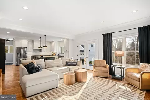 Living - 810 Cedar Ave, Haddonfield, NJ 08033 photo 2 of 3