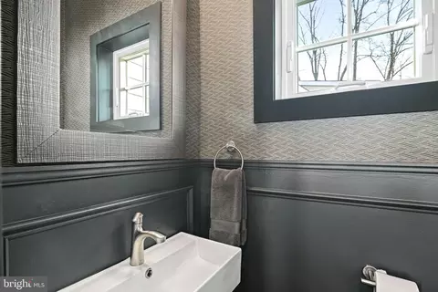 Bath - 810 Cedar Ave, Haddonfield, NJ 08033 photo 1 of 6
