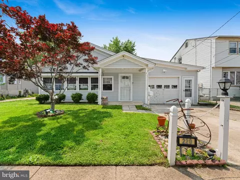 220 E Lafayette Ave, Magnolia, NJ 08049